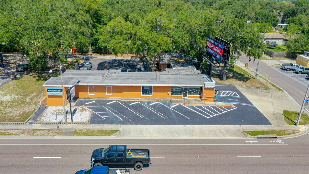 550 E Bay Dr, Largo, FL à vendre - Photo de l’immeuble – Image 3 sur 8