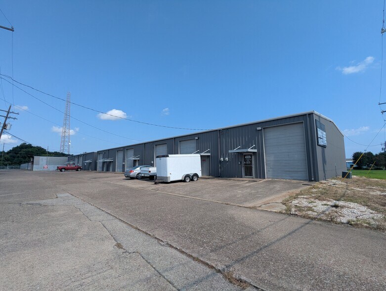 51-89 Sawyer St, Beaumont, TX à louer - Photo de l’immeuble – Image 3 sur 26