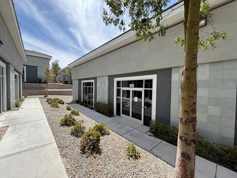 2475 W Horizon Ridge Pky, Henderson, NV à louer - Photo de l’immeuble – Image 3 sur 5