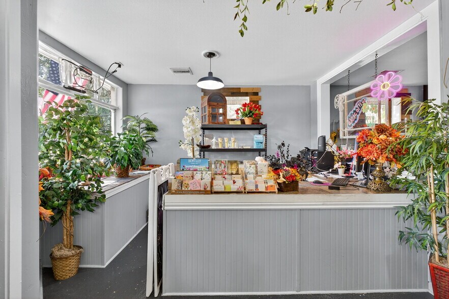 237 E Plymouth Ave, Deland, FL à vendre - Photo de l’immeuble – Image 2 sur 46