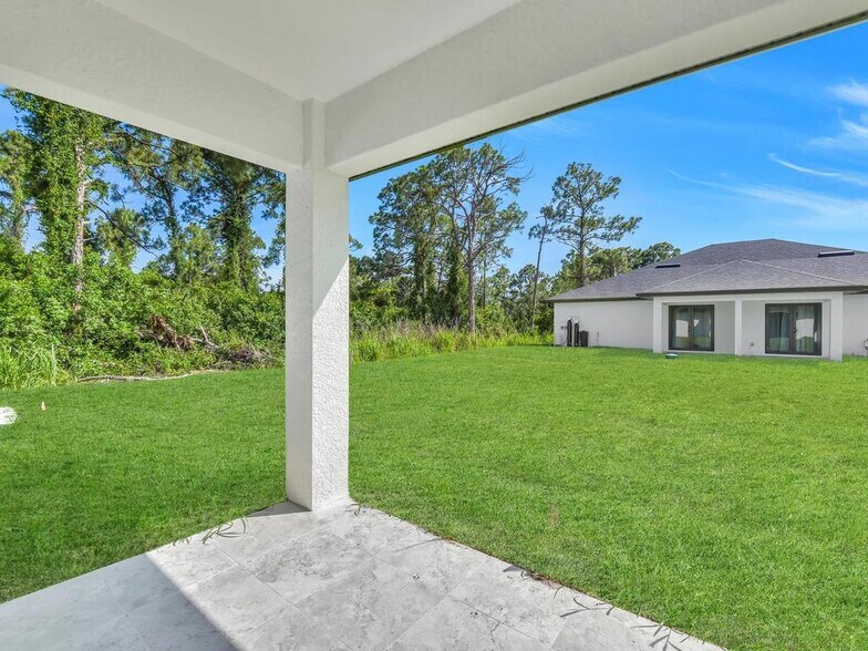 4745 13th St SW, Lehigh Acres, FL à vendre - Photo de l’immeuble – Image 3 sur 12