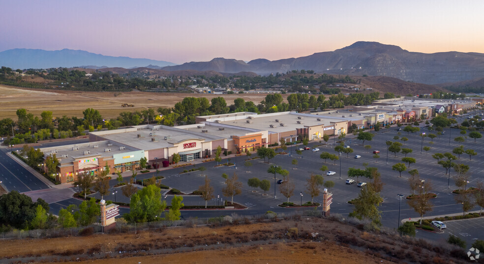 2430-3485 Cajalco Rd, Corona, CA à louer - Photo de l’immeuble – Image 2 sur 17