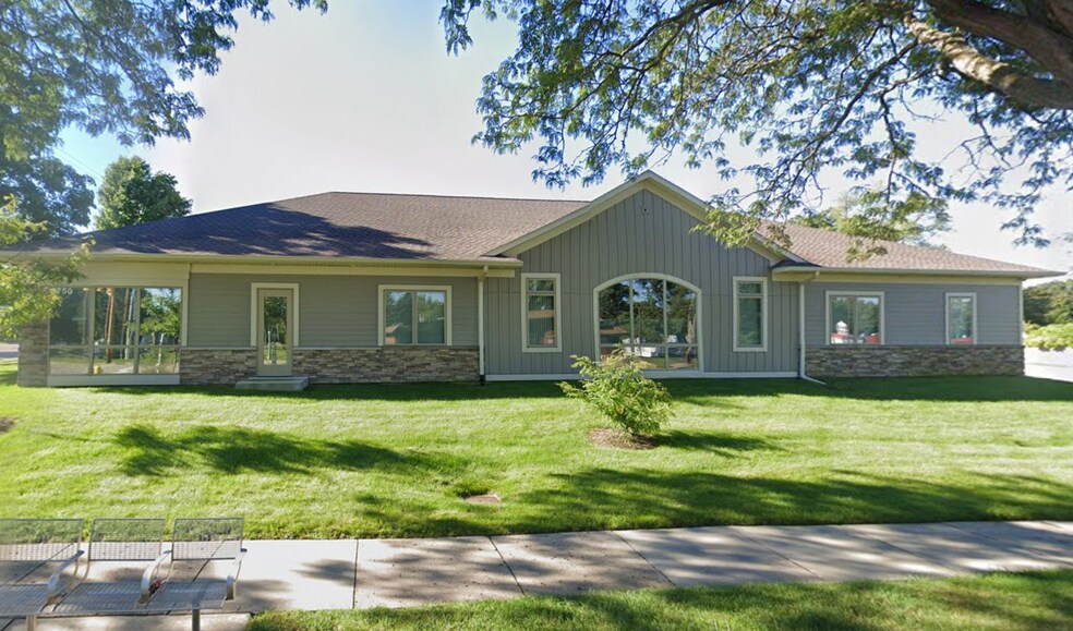 1750 Leonard St NE, Grand Rapids, MI à vendre - Photo de l’immeuble – Image 1 sur 11
