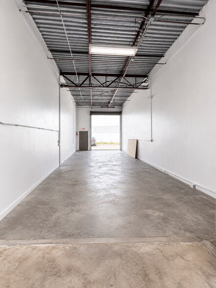 1901 NW 32nd St, Pompano Beach, FL à louer - Photo de l’immeuble – Image 3 sur 7