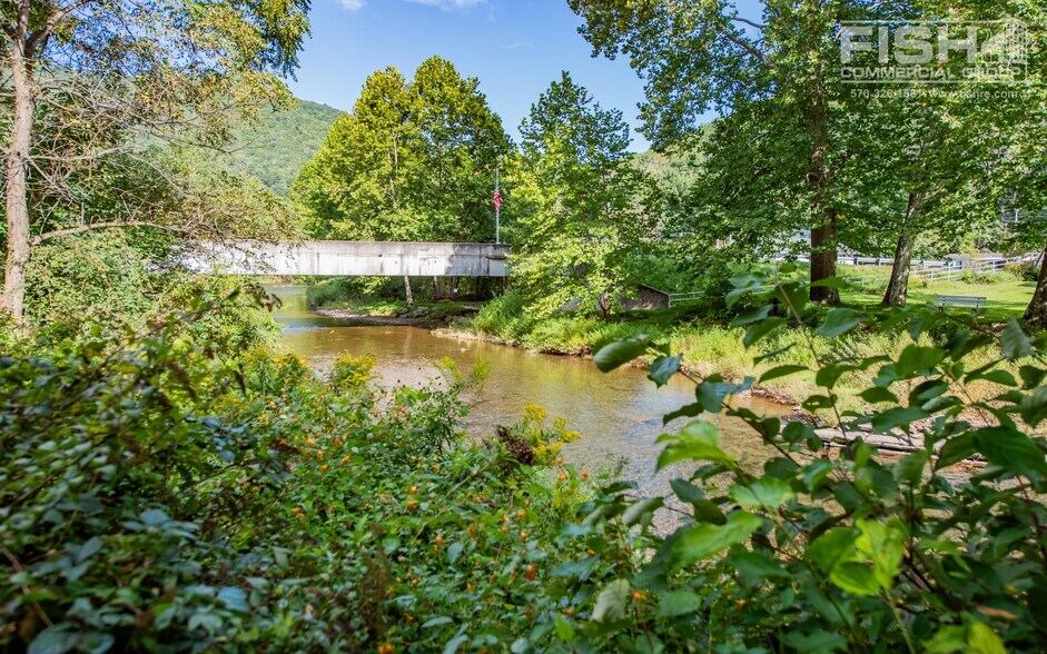 25 Main St, Cross Fork, PA à vendre - Photo de l’immeuble – Image 3 sur 11