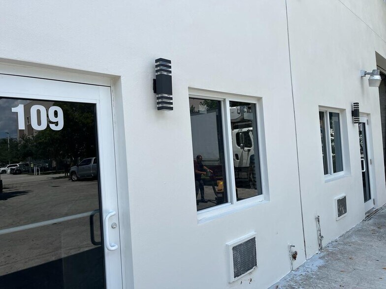 15050 SW 137th St, Miami, FL à vendre - Photo de l’immeuble – Image 3 sur 13