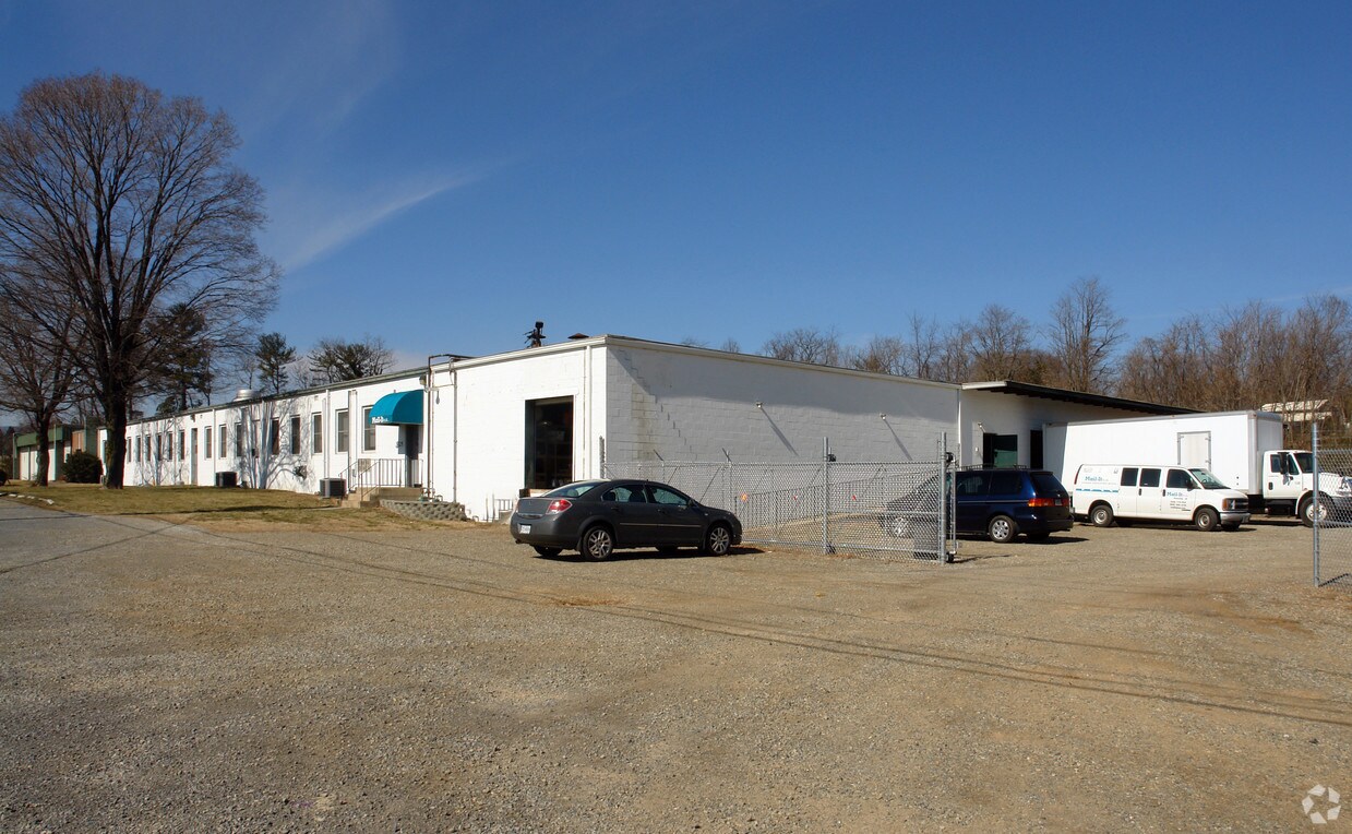 3125 Salem Tpke NW, Roanoke, VA à louer Photo de l’immeuble– Image 1 sur 9