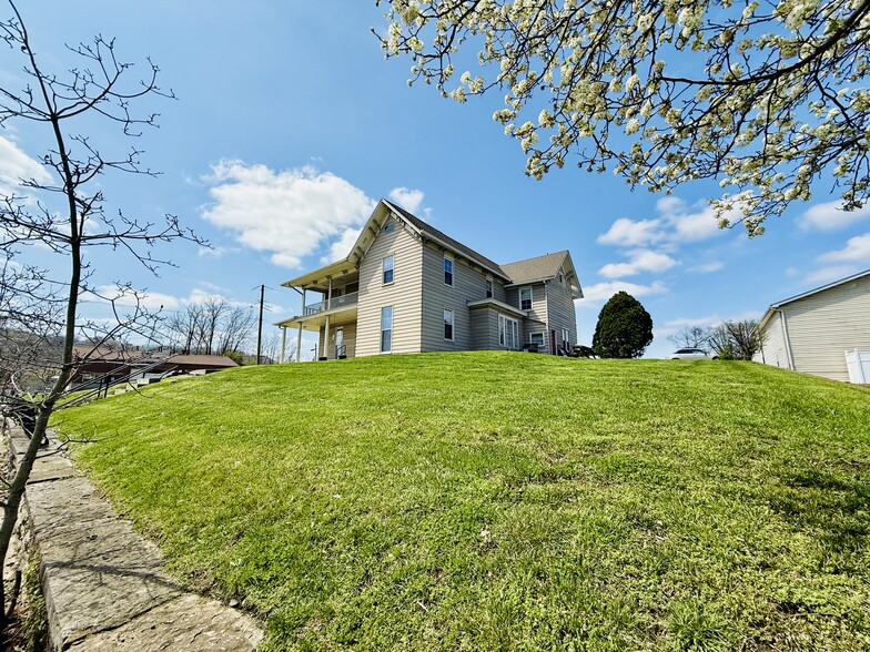 403 George St, Aurora, IN à vendre - Photo de l’immeuble – Image 2 sur 29