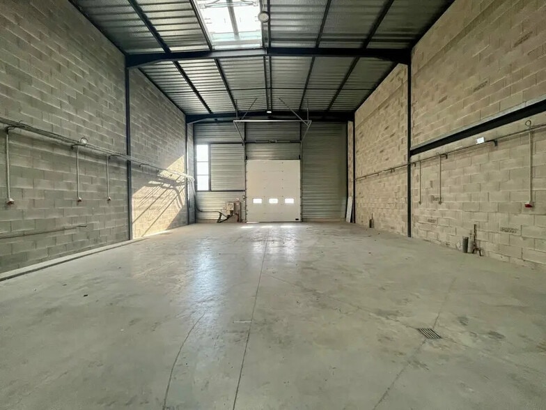 85 Rue Condorcet, Vaulx-Milieu à louer - Photo de l’immeuble – Image 2 sur 11