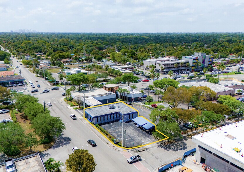 16350 NE 12th Ave, North Miami Beach, FL à louer - Photo de l’immeuble – Image 2 sur 20