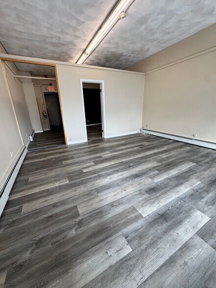 492-494 Warren Ave, East Providence, RI à louer - Photo de l’immeuble – Image 3 sur 10