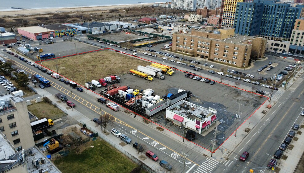 4901 Beach Channel Dr, Far Rockaway, NY à vendre - Photo principale – Image 1 sur 2