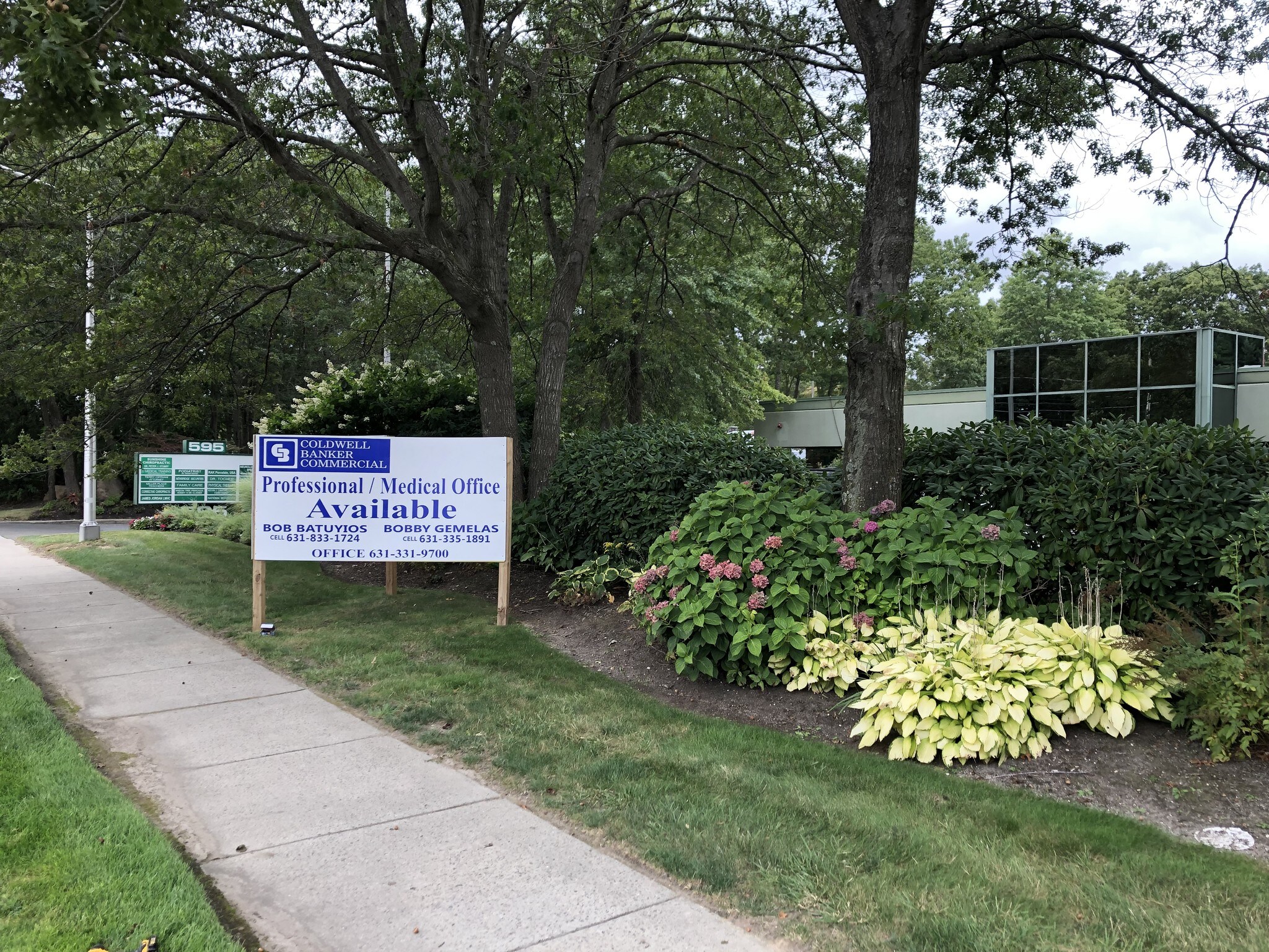 595 Rt-25a, Miller Place, NY à louer Photo principale– Image 1 sur 5