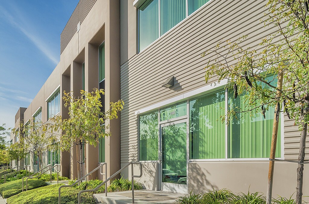 603 N Parkcenter Dr, Santa Ana, CA à louer Photo principale– Image 1 sur 10