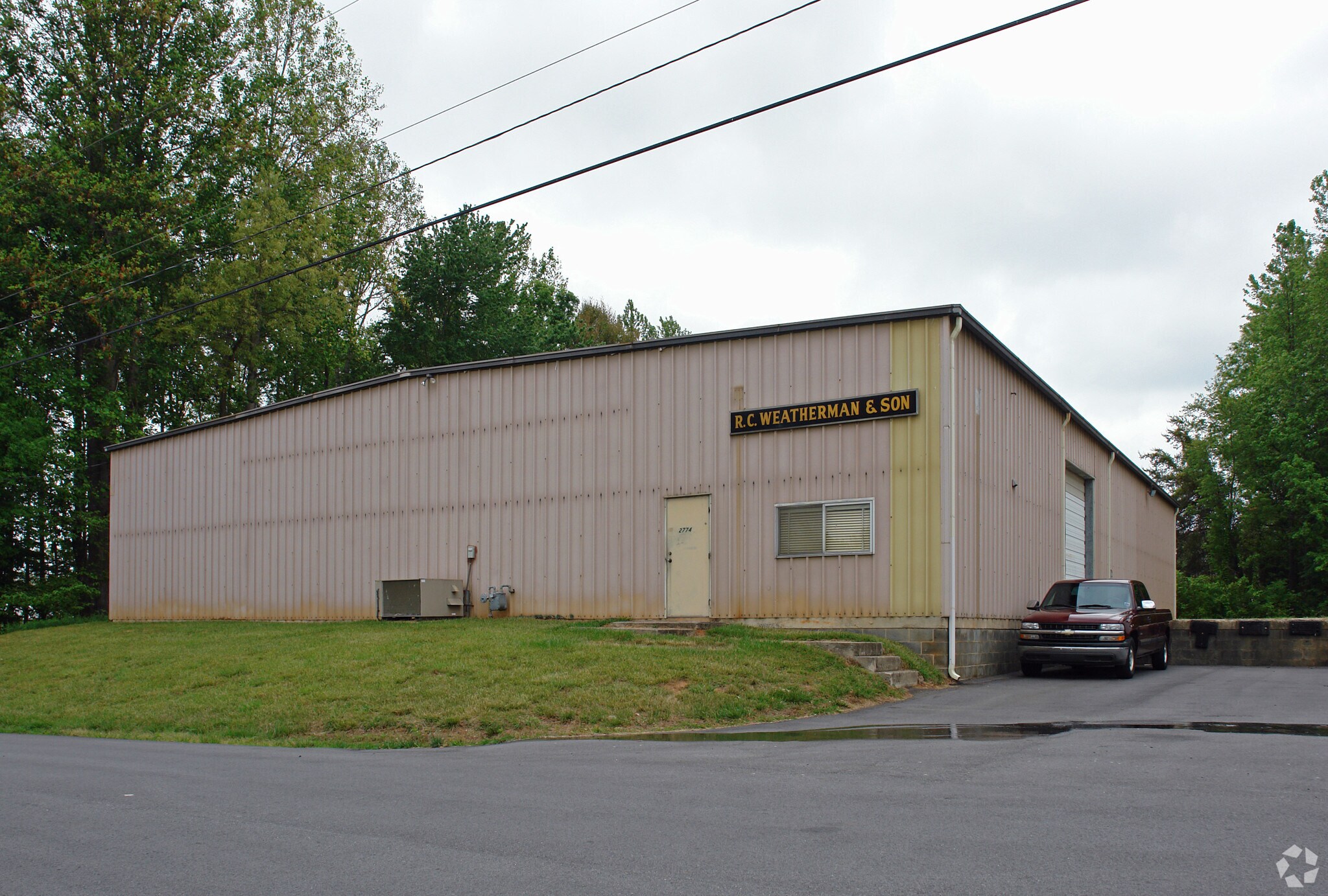 2774 Nieman Industrial Dr, Winston-Salem, NC à louer Photo principale– Image 1 sur 8