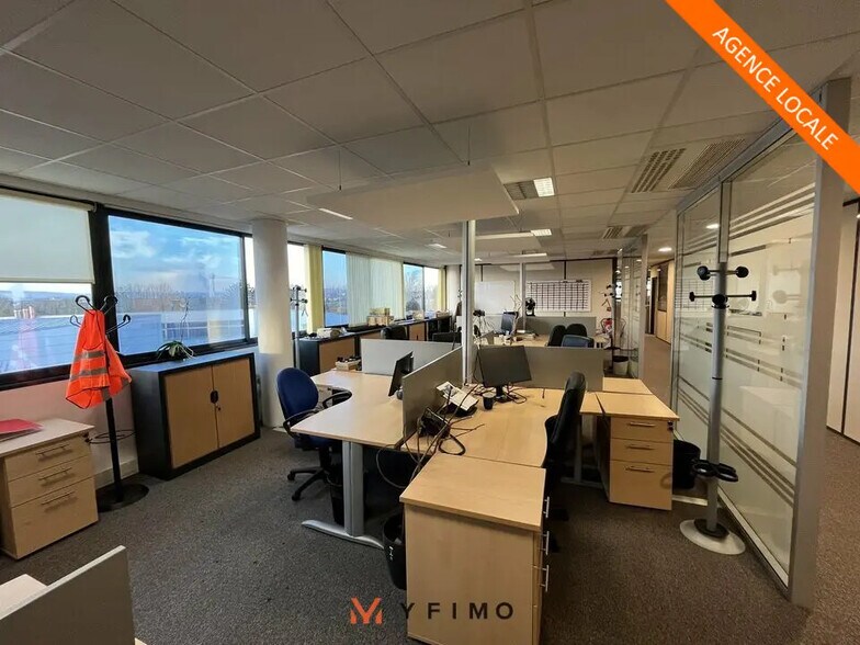 Bureau dans Poissy à louer - Photo de l’immeuble – Image 1 sur 7