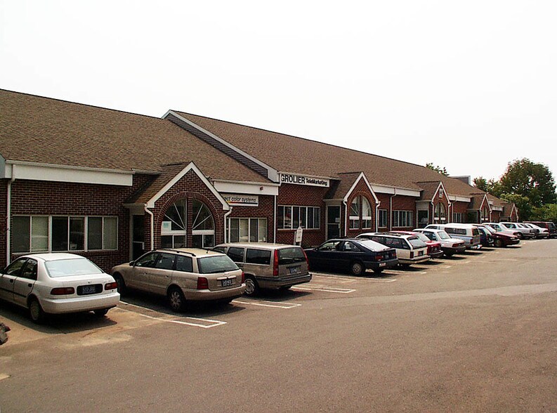 4 Oxford Rd, Milford, CT à louer - Photo de l’immeuble – Image 3 sur 9