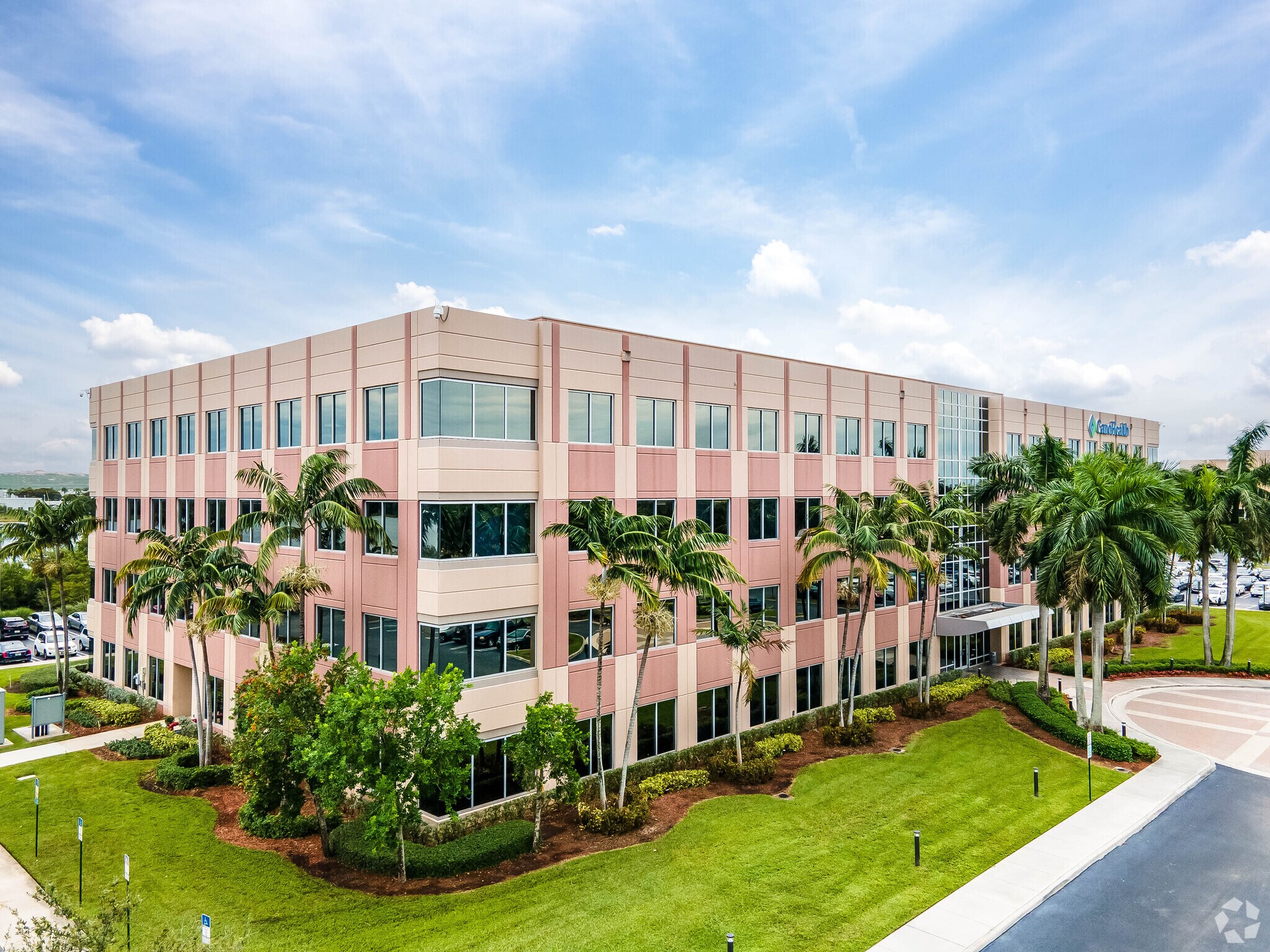 9725 NW 117th Ave, Miami, FL à louer Photo principale– Image 1 sur 41