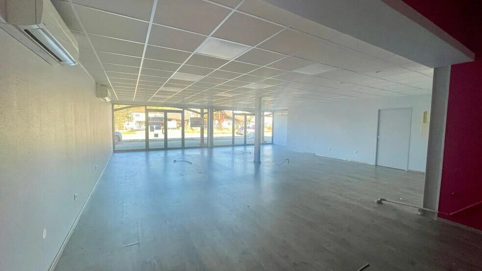Local commercial dans Saint-Denis-lès-Bourg à louer - Photo de l’immeuble – Image 1 sur 6