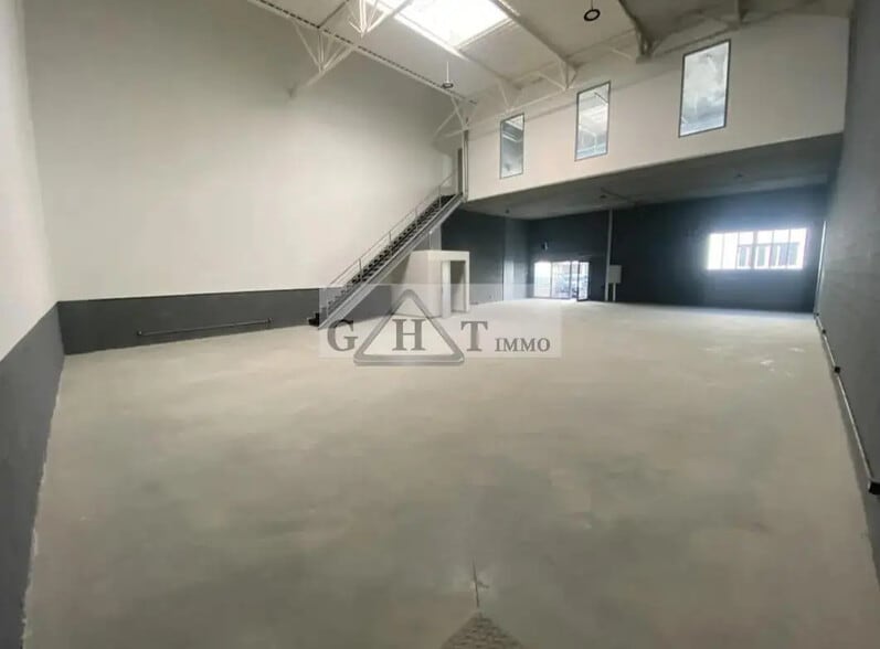 Industriel/Logistique dans Vaux-le-Pénil à louer - Photo intérieure – Image 1 sur 4