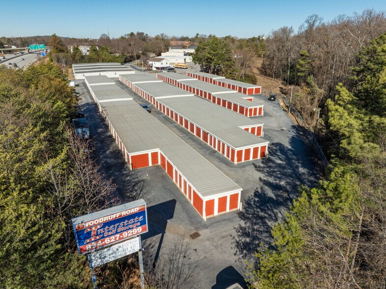 Innovation | Interstate portefeuille de 2 biens à vendre sur LoopNet.fr - Photo de l’immeuble – Image 2 sur 6
