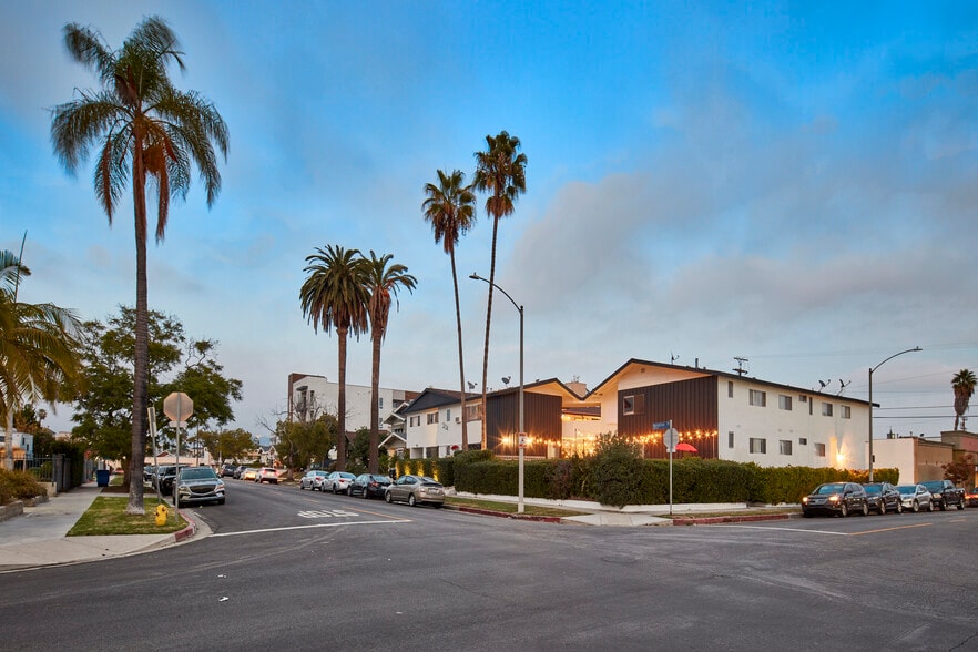 204 N Manhattan Pl, Los Angeles, CA à vendre - Photo de l’immeuble – Image 2 sur 30