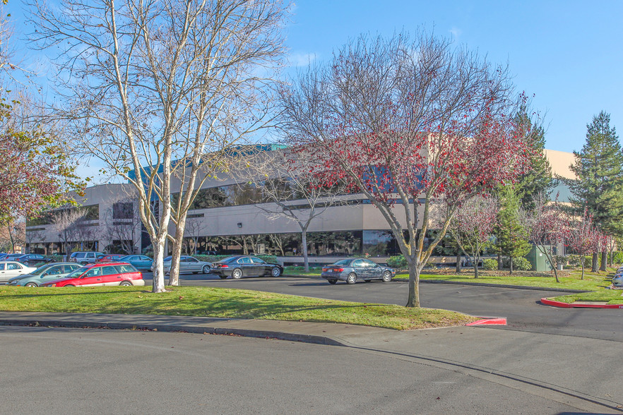 1425 N McDowell Blvd, Petaluma, CA à louer - Photo principale – Image 2 sur 15