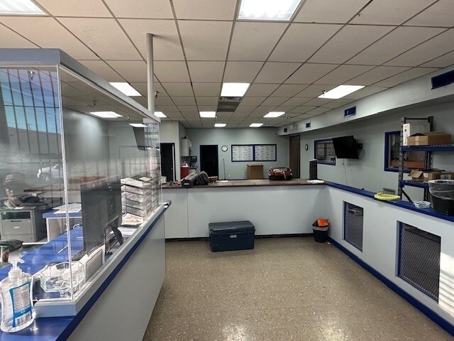 901 Tony Lama St, El Paso, TX à louer - Photo de l’immeuble – Image 2 sur 6