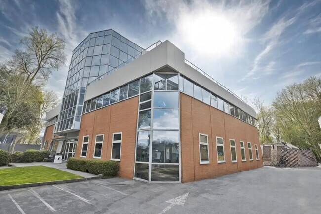 Plus de détails pour 22-23 Quai Du President Carnot, Saint-Cloud - Bureau à vendre