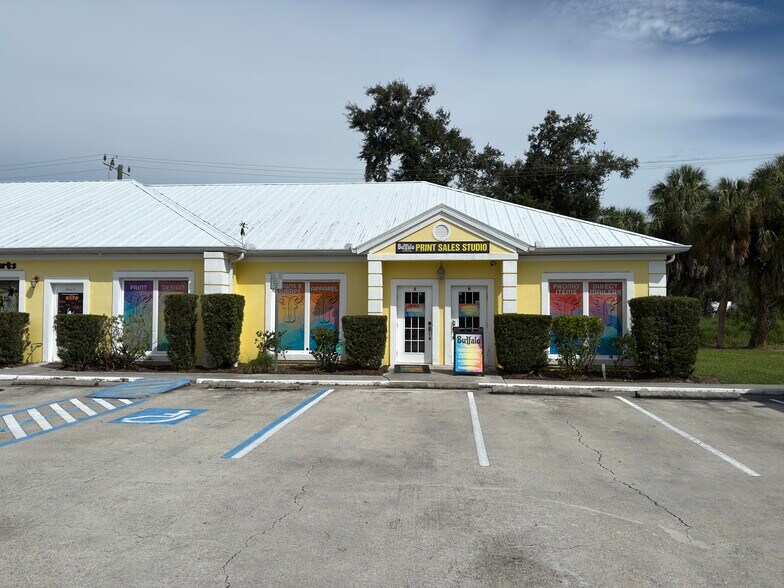 17960 Toledo Blade Blvd, Port Charlotte, FL à louer - Photo de l’immeuble – Image 2 sur 8