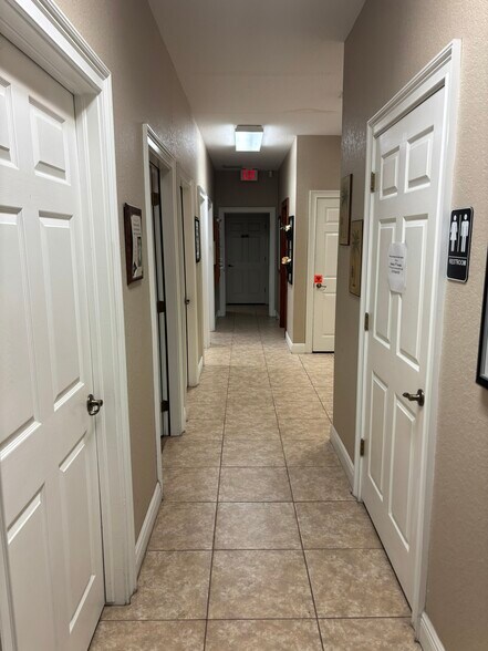 7005-7011 Nightwalker Rd, Brooksville, FL à louer - Photo intérieure – Image 2 sur 33