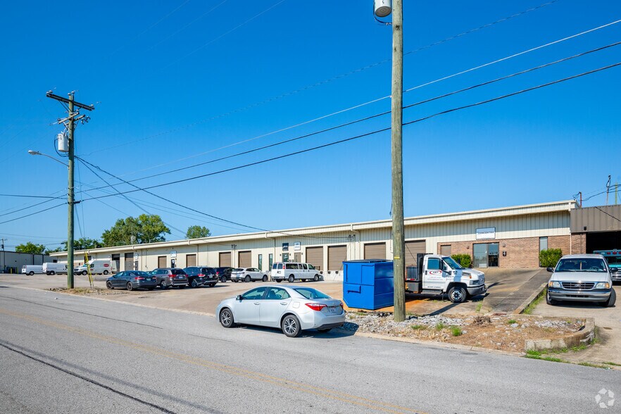 221-245 Blanton Ave, Nashville, TN à louer - Photo de l’immeuble – Image 3 sur 9