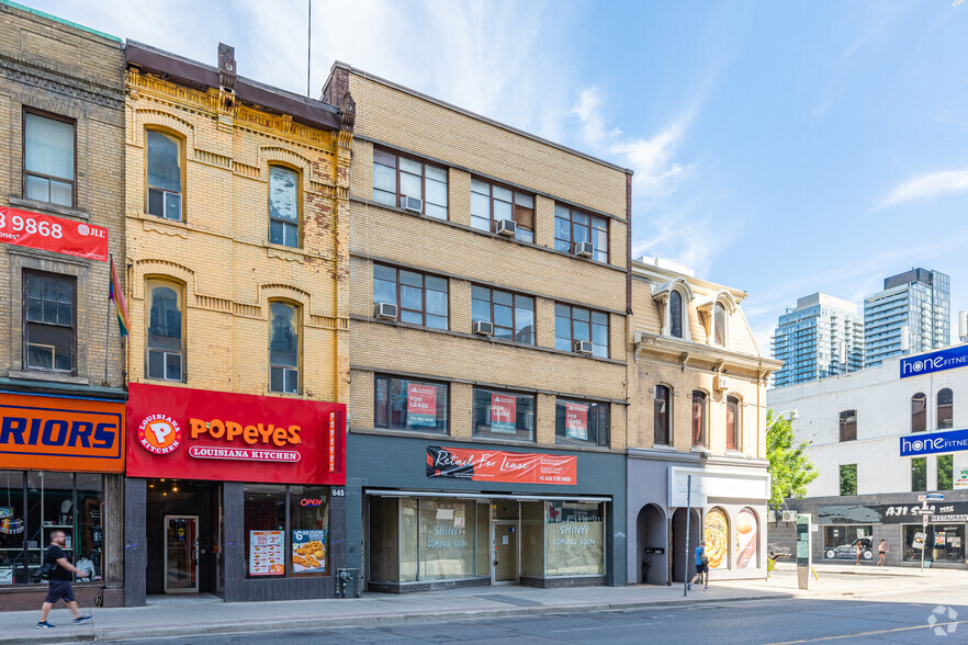 641 Yonge St, Toronto, ON à louer - Photo de l’immeuble – Image 2 sur 2