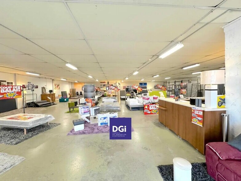 Local commercial dans Saint-Hilaire-de-Brethmas à vendre - Photo de l’immeuble – Image 1 sur 3