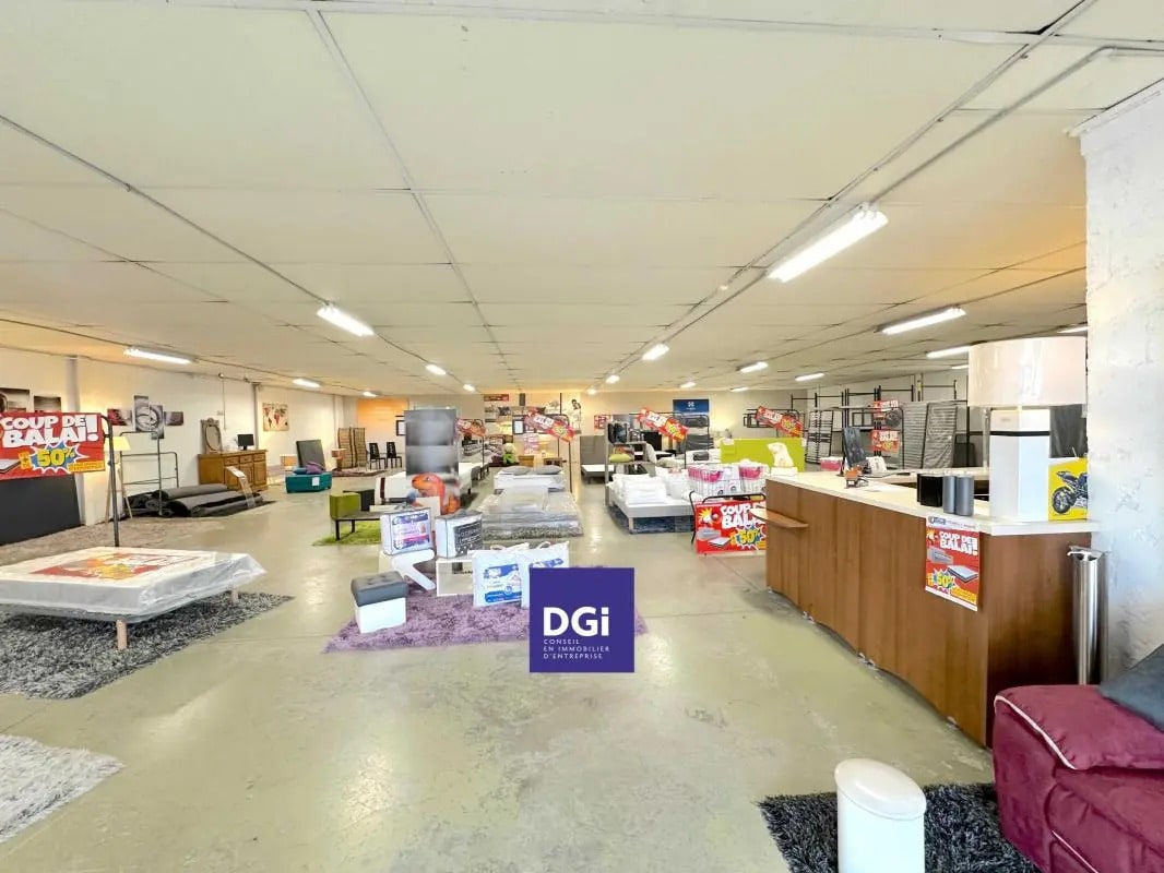 Local commercial dans Saint-Hilaire-de-Brethmas à vendre Photo de l’immeuble– Image 1 sur 4