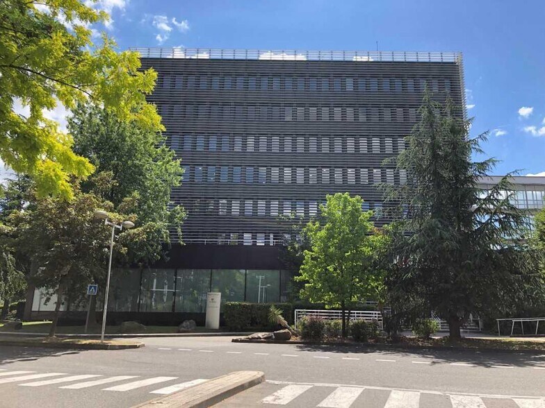 13 Avenue Morane Saulnier, Vélizy-Villacoublay à louer - Photo de l’immeuble – Image 1 sur 7