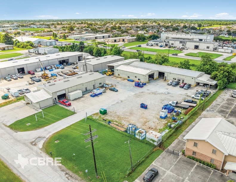 141-147 N Lacarpe Cir, Houma, LA à vendre Photo principale– Image 1 sur 4