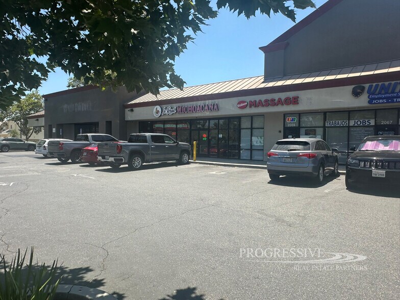 2061-2085 S Garey Ave, Pomona, CA à louer - Photo de l’immeuble – Image 3 sur 4