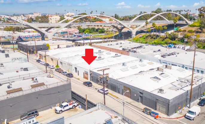 664 S Anderson St, Los Angeles, CA à louer - Photo de l’immeuble – Image 1 sur 11