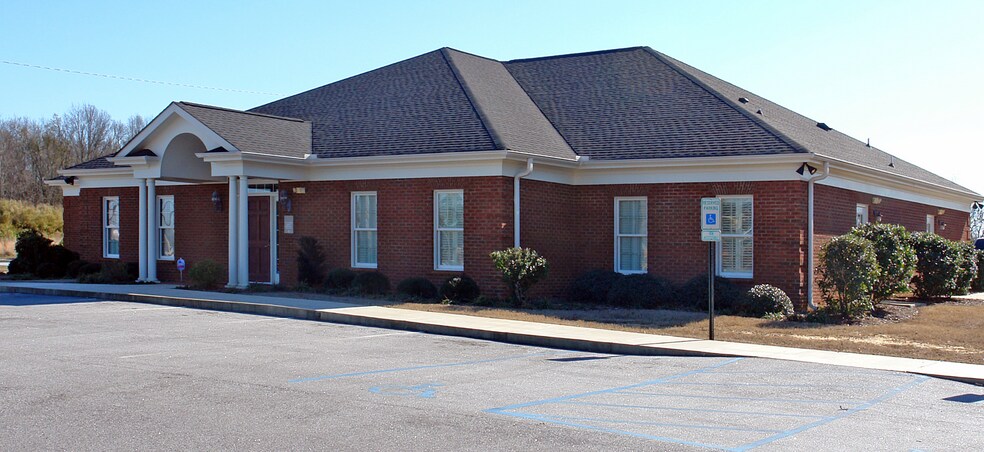 209 Three Bridges Rd, Greenville, SC à vendre - Photo principale – Image 1 sur 1