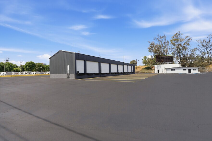 1409 S Sportsman Dr, Compton, CA à louer - Photo de l’immeuble – Image 3 sur 8