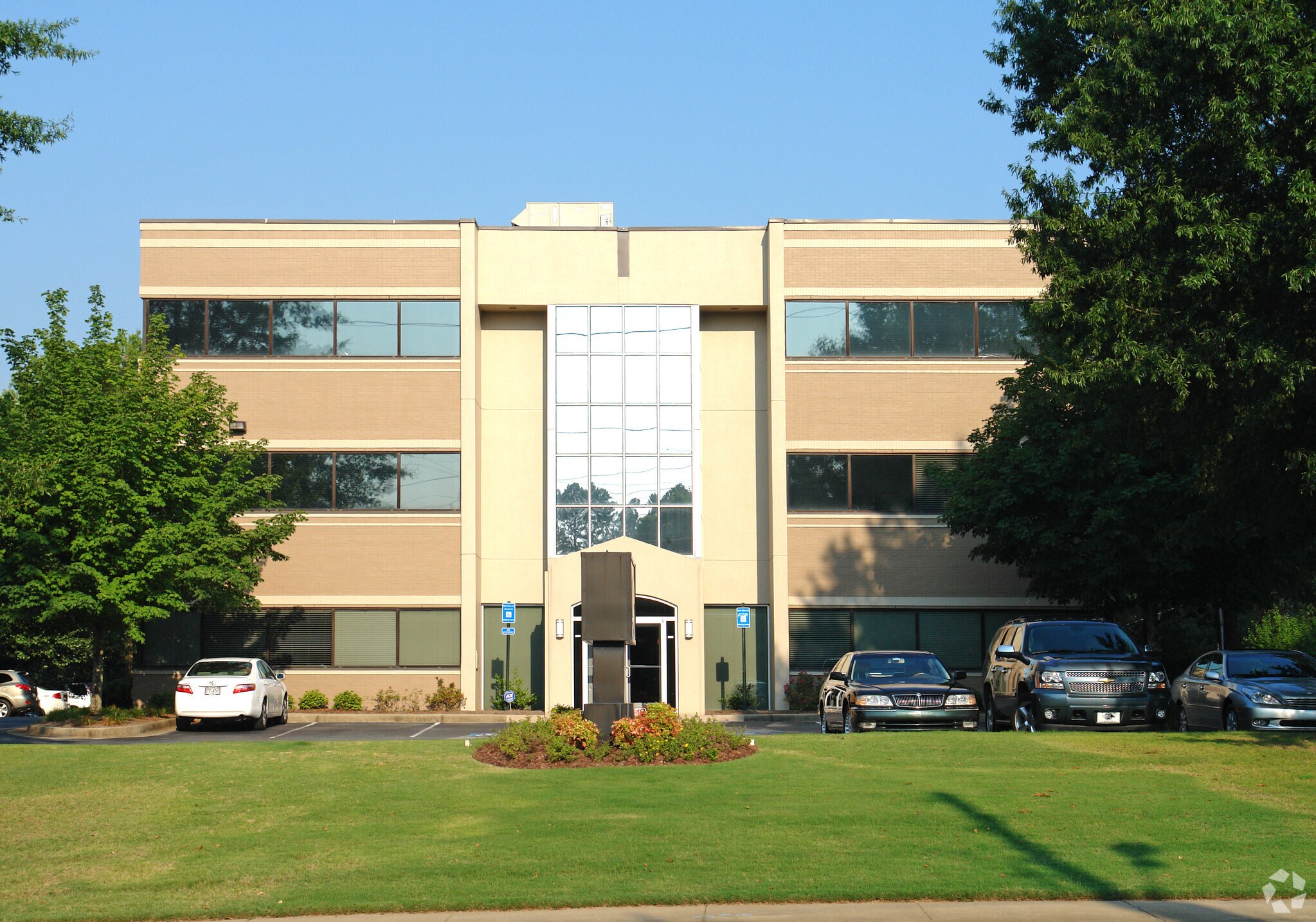 5040 Roswell Rd NE, Atlanta, GA à louer Photo principale– Image 1 sur 26
