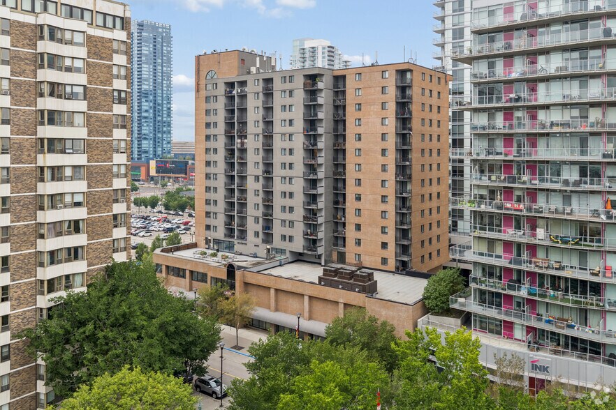 602 8 Av SE, Calgary, AB à louer - Photo de l’immeuble – Image 2 sur 5