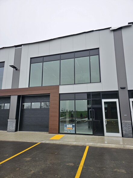 585 Hanlon Creek Blvd, Guelph, ON à vendre - Photo principale – Image 1 sur 18