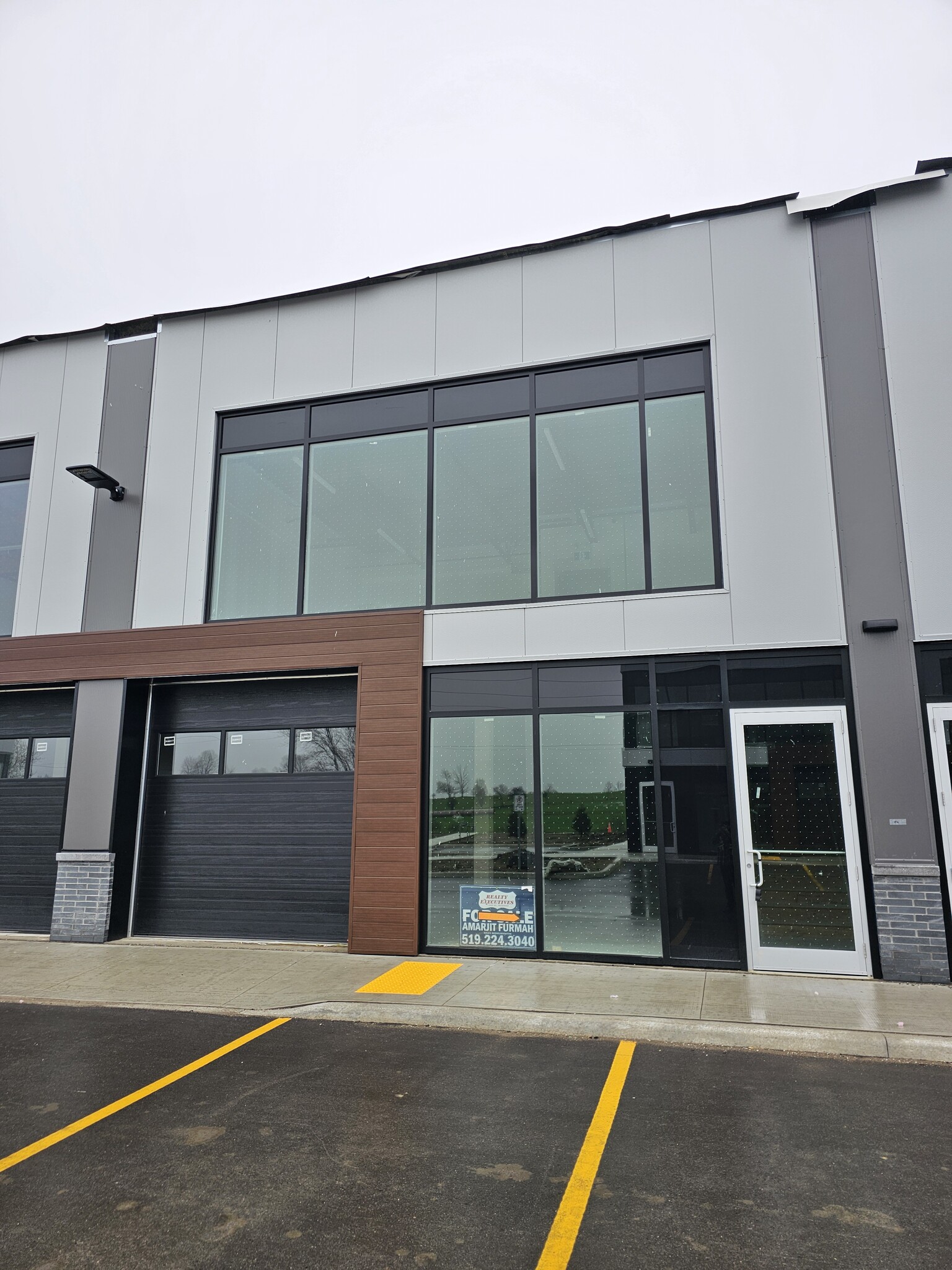 585 Hanlon Creek Blvd, Guelph, ON à vendre Photo principale– Image 1 sur 19