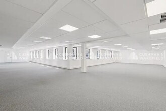 24 Boulevard De Pesaro, Nanterre à louer Photo intérieure– Image 2 sur 4