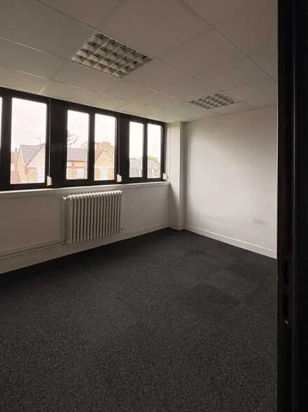 Bureau dans Chantilly à louer - Photo intérieure – Image 2 sur 4