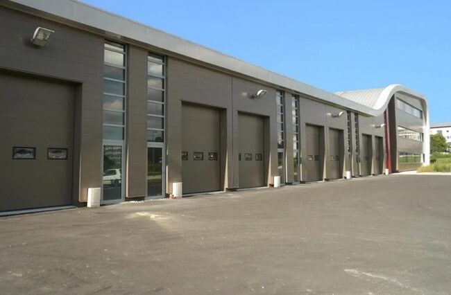 Plus de détails pour Local d'activités à louer