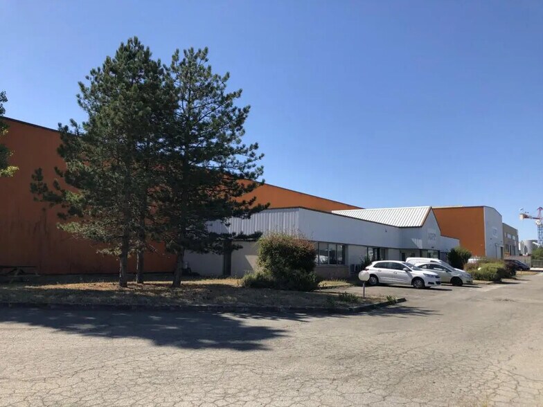 Local d’activités dans Tournefeuille à louer - Photo de l’immeuble – Image 3 sur 13