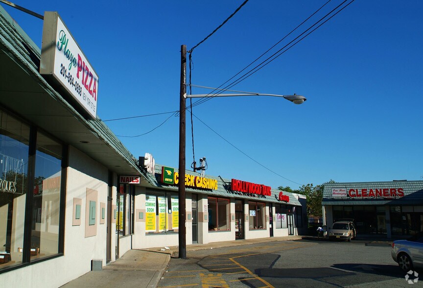 93-123 Plaza Ctr, Secaucus, NJ à louer - Autre – Image 2 sur 12